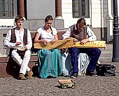 Riga: Marktplatz - Musikgruppe in historischen Kostmen