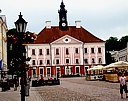 Tartu: Marktplatz mit Rathaus