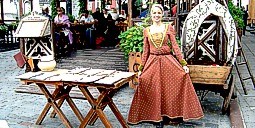 "junge" Marktfrau auf dem Markt in Tallinn