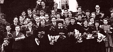 Jugendweihe 1957 - Gruppenaufnahme vor dem Kurhaus Bad Kstritz
