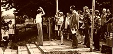 FESTAPPELL am letzten Schultag; Pionier-/FDJ - Funktionre melden die Anwesenheit ihrer Gruppen um 1975